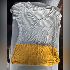 BKE Women's Striped Gray and Mustard Tee Size Small. EUC